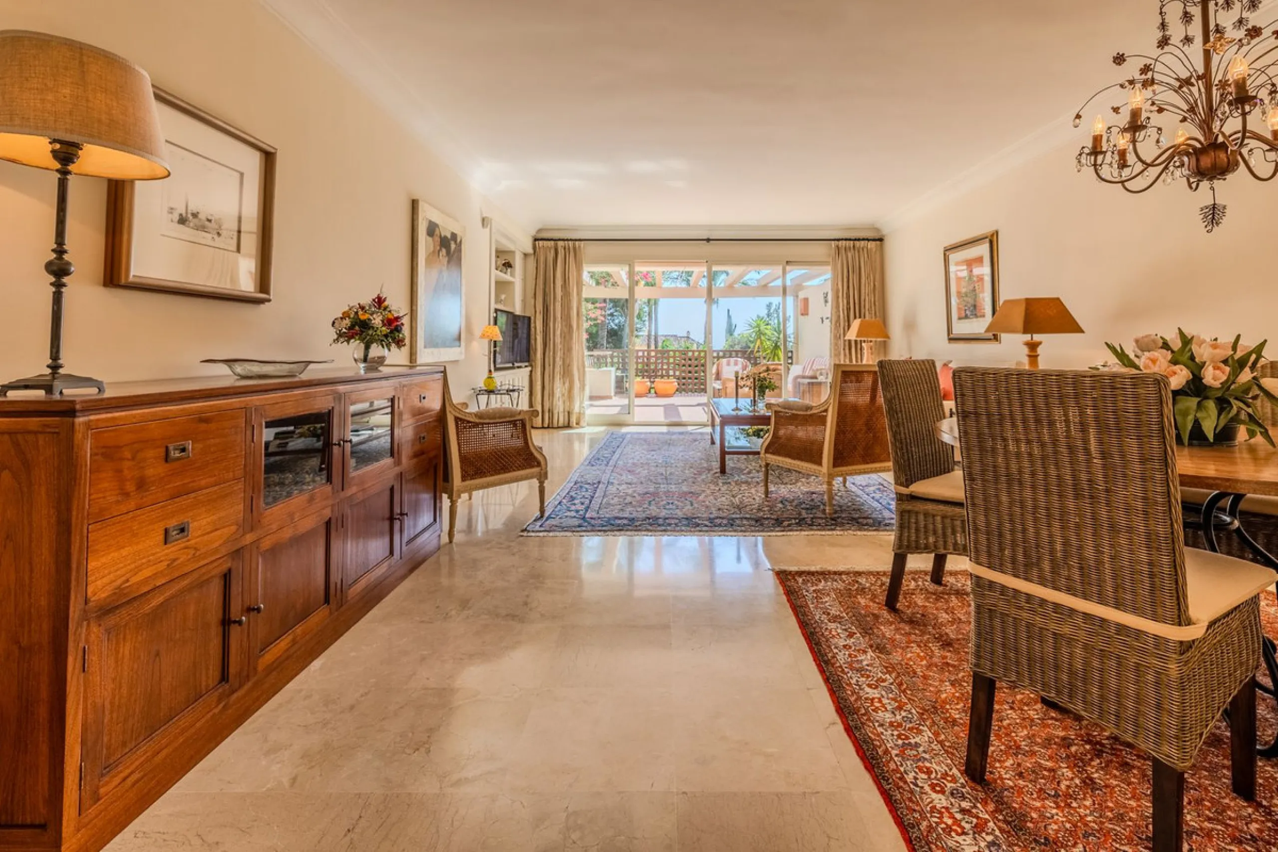 Luxury high quality apartment for sale in the area of Rio Real, in the Urb GOLF GARDENS.