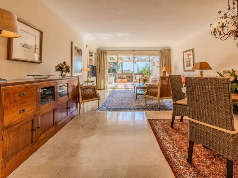 Luxury high quality apartment for sale in the area of Rio Real, in the Urb GOLF GARDENS.