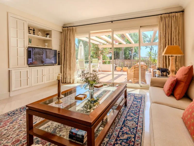 Luxury high quality apartment for sale in the area of Rio Real, in the Urb GOLF GARDENS.