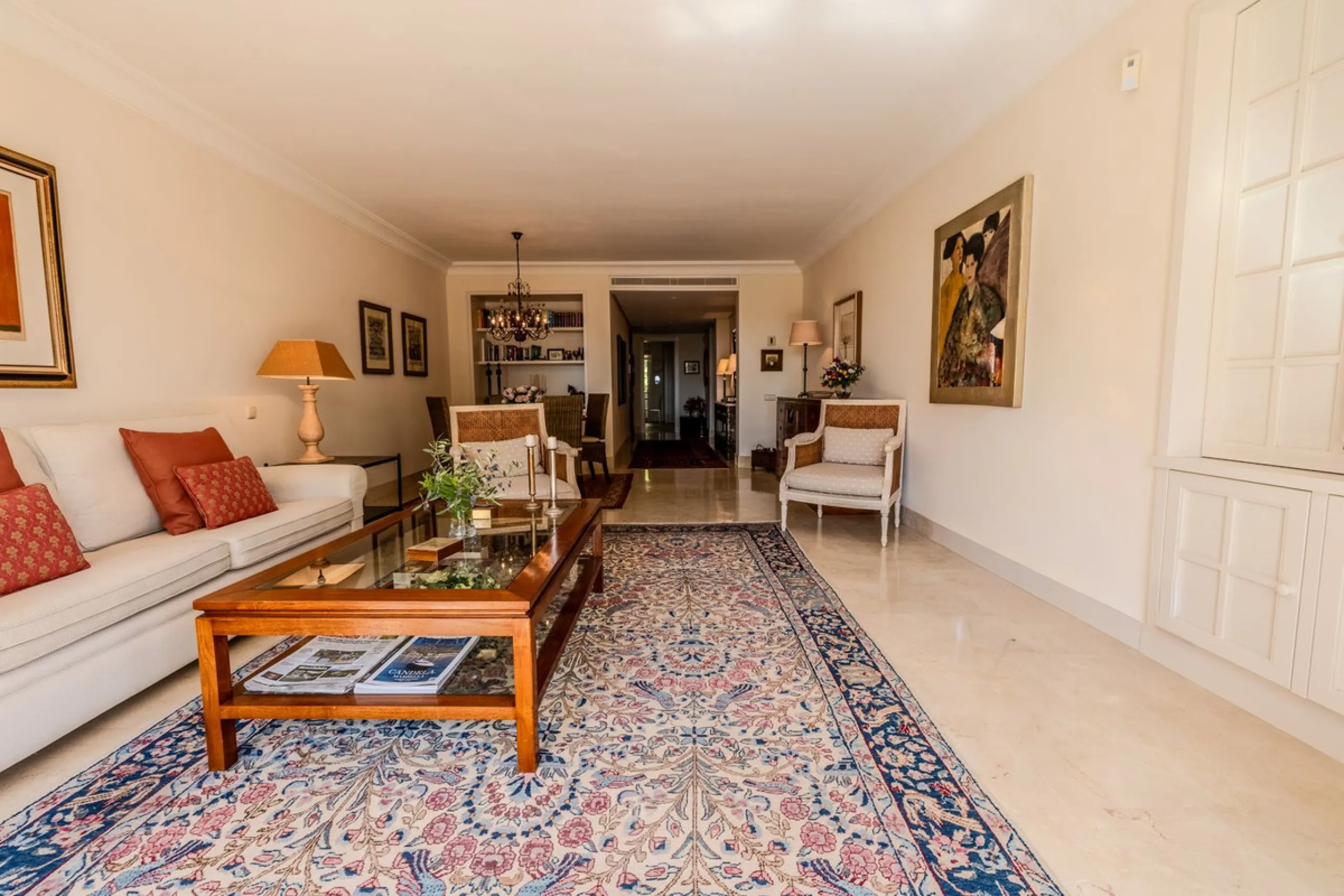 Luxury high quality apartment for sale in the area of Rio Real, in the Urb GOLF GARDENS.