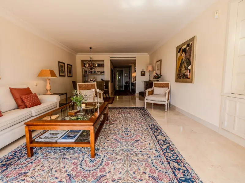 Luxury high quality apartment for sale in the area of Rio Real, in the Urb GOLF GARDENS.