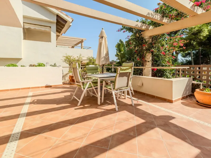 Luxury high quality apartment for sale in the area of Rio Real, in the Urb GOLF GARDENS.