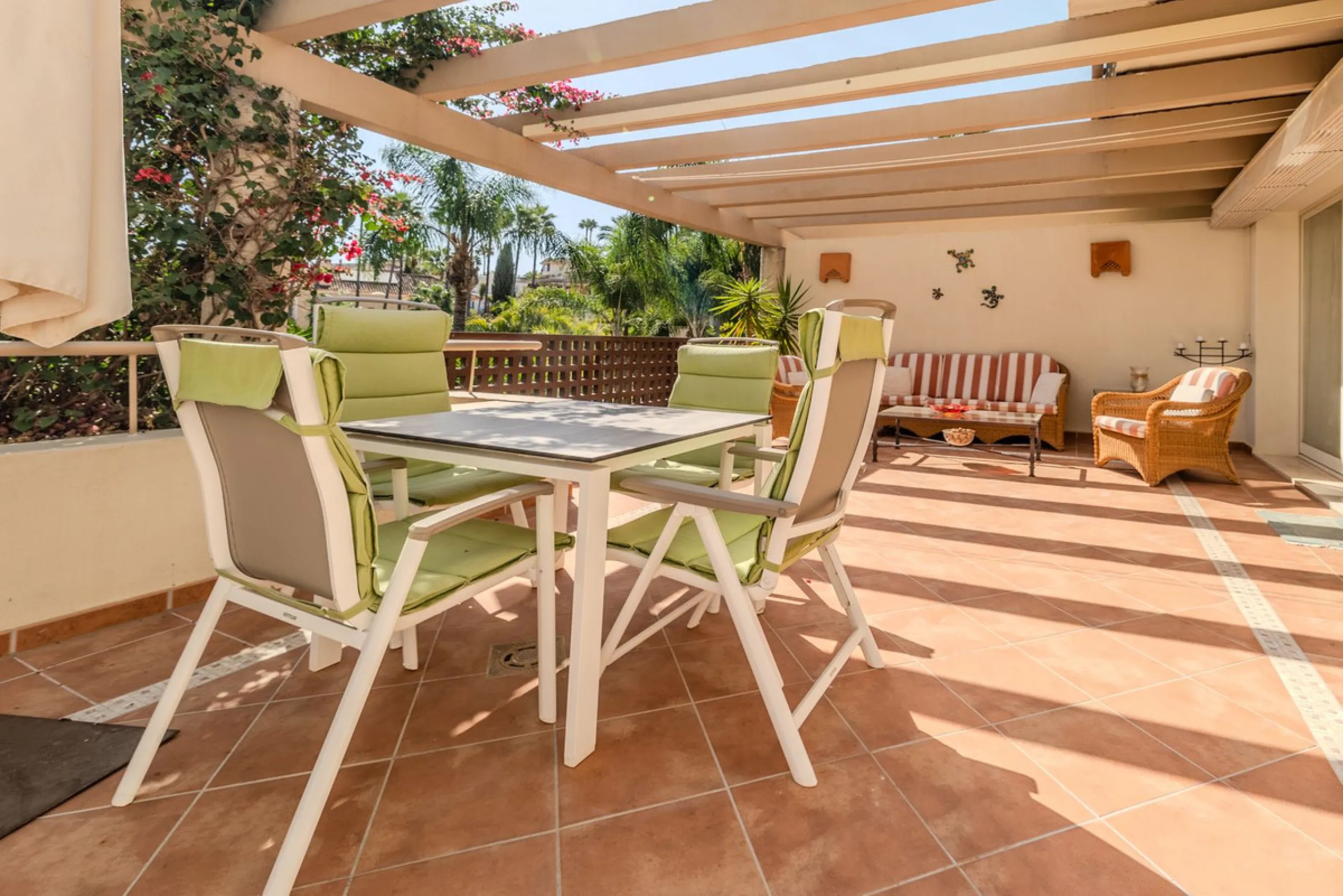 Luxury high quality apartment for sale in the area of Rio Real, in the Urb GOLF GARDENS.