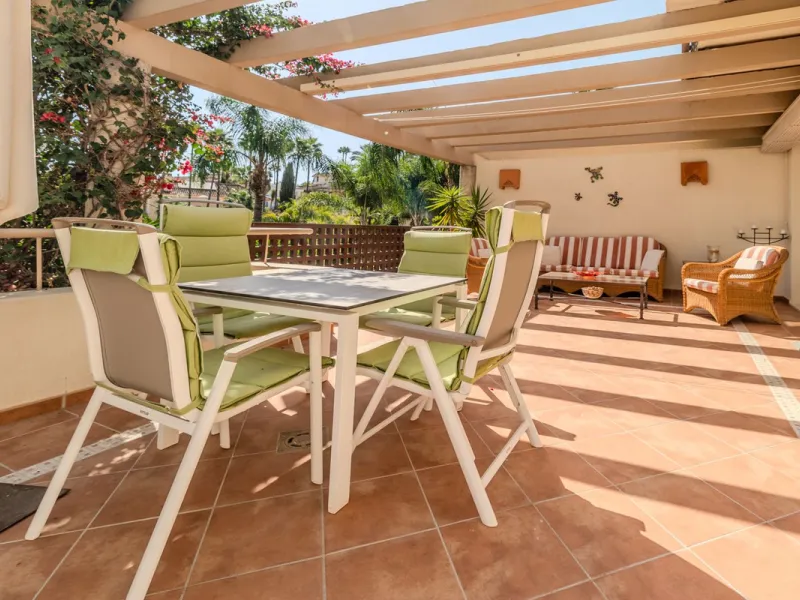 Luxury high quality apartment for sale in the area of Rio Real, in the Urb GOLF GARDENS.