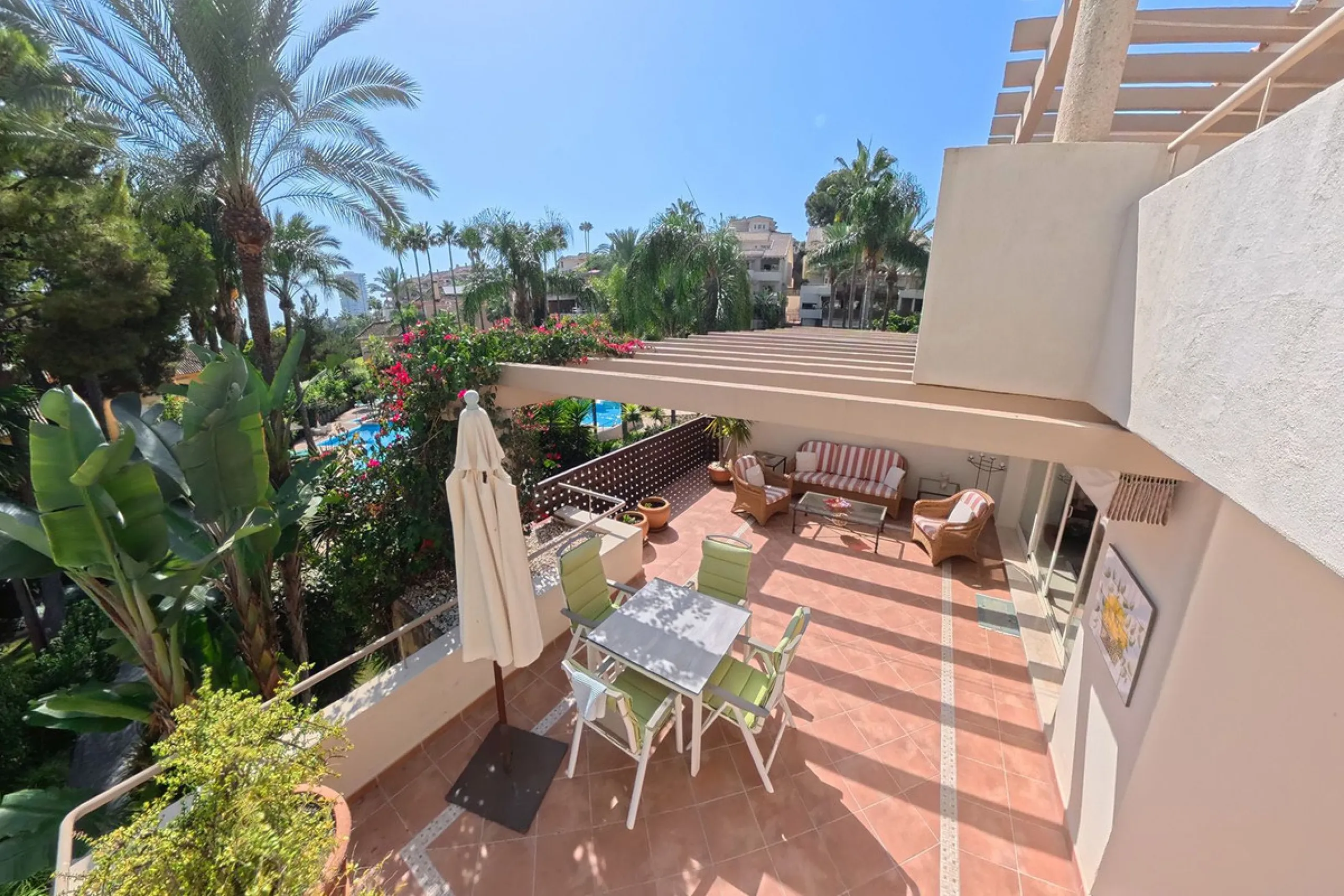 Luxury high quality apartment for sale in the area of Rio Real, in the Urb GOLF GARDENS.