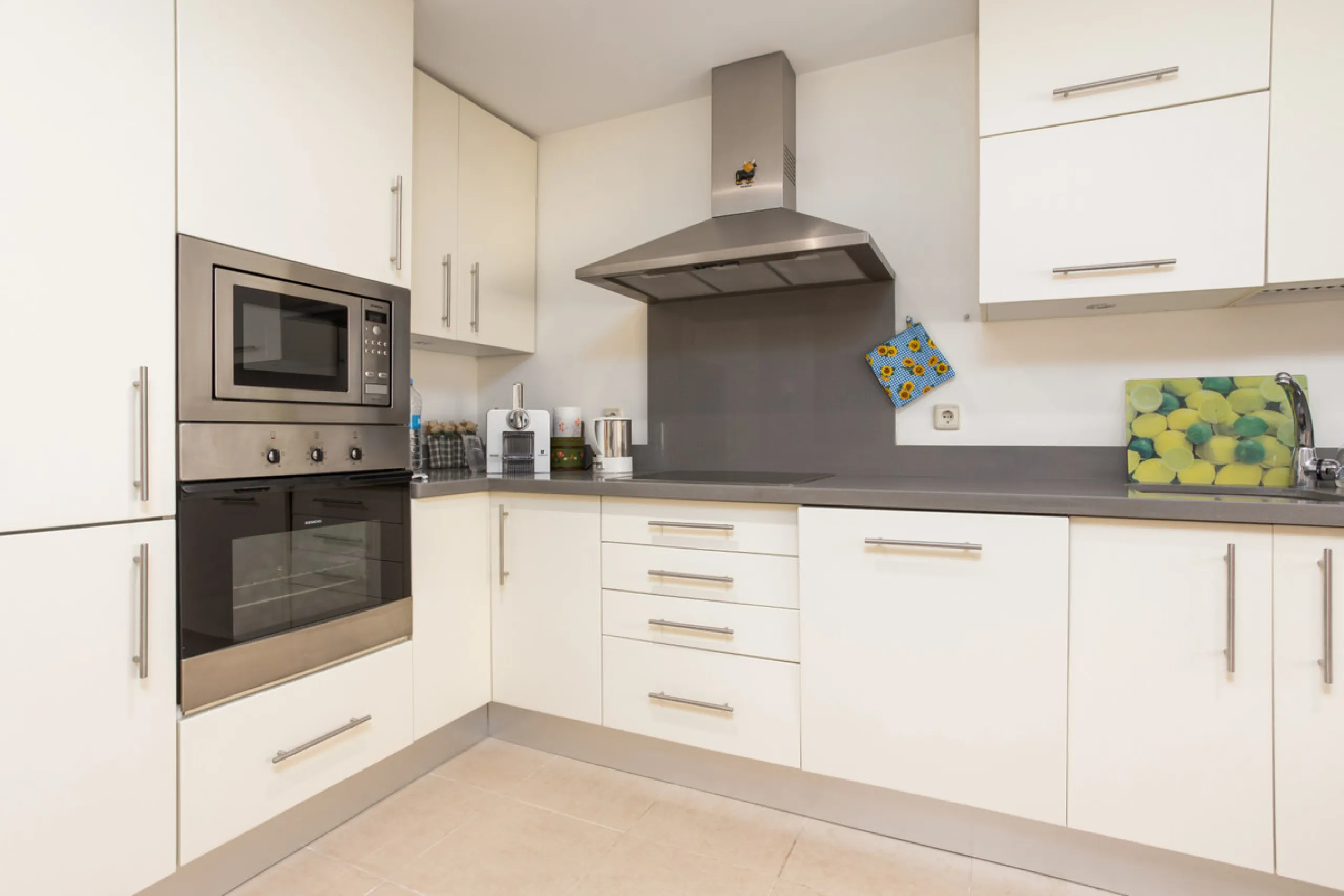Luxury high quality apartment for sale in the area of Rio Real, in the Urb GOLF GARDENS.