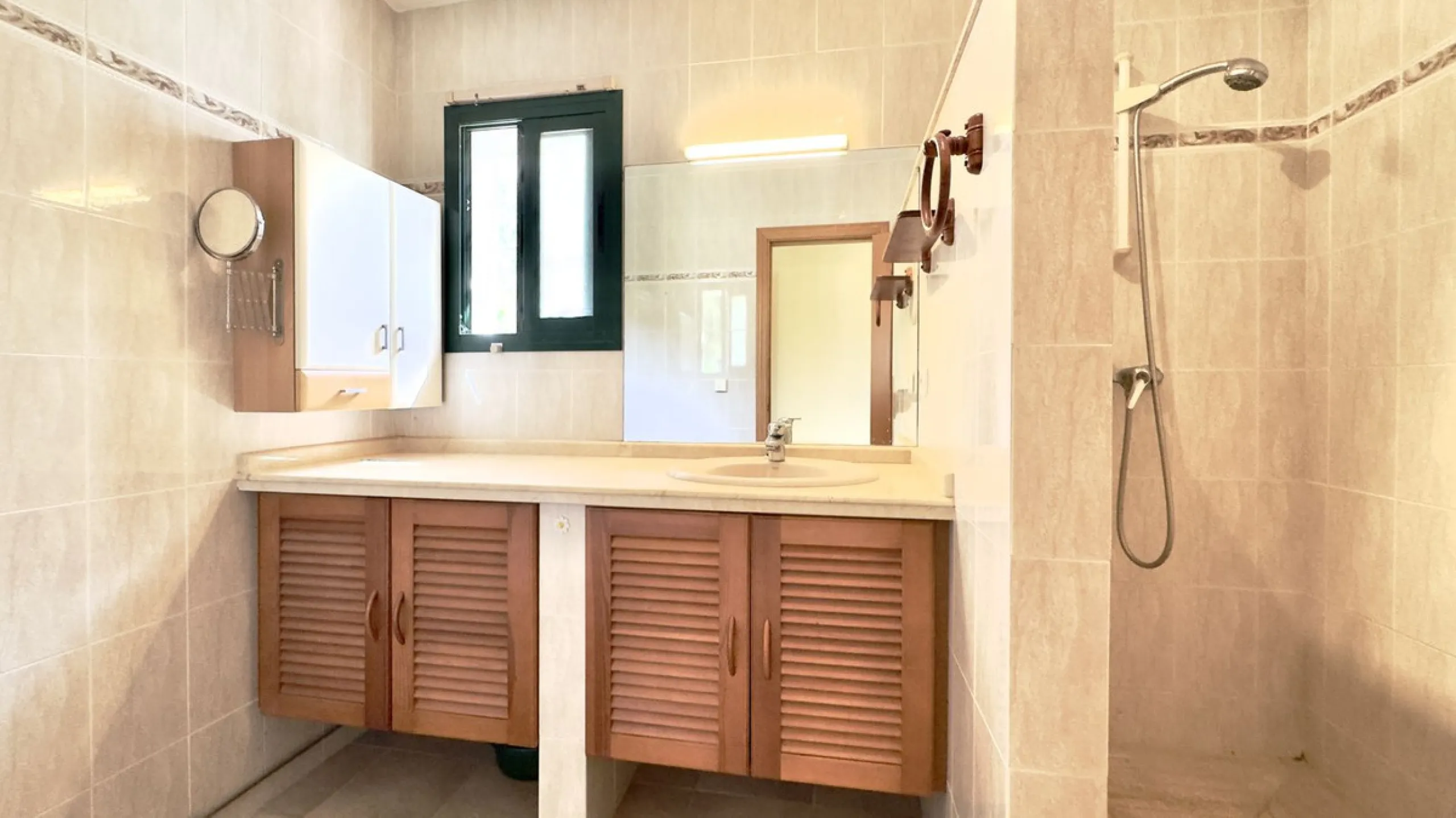 Corner townhouse with stunning sea views, large private garden and great potential – Buena Vista, Mijas