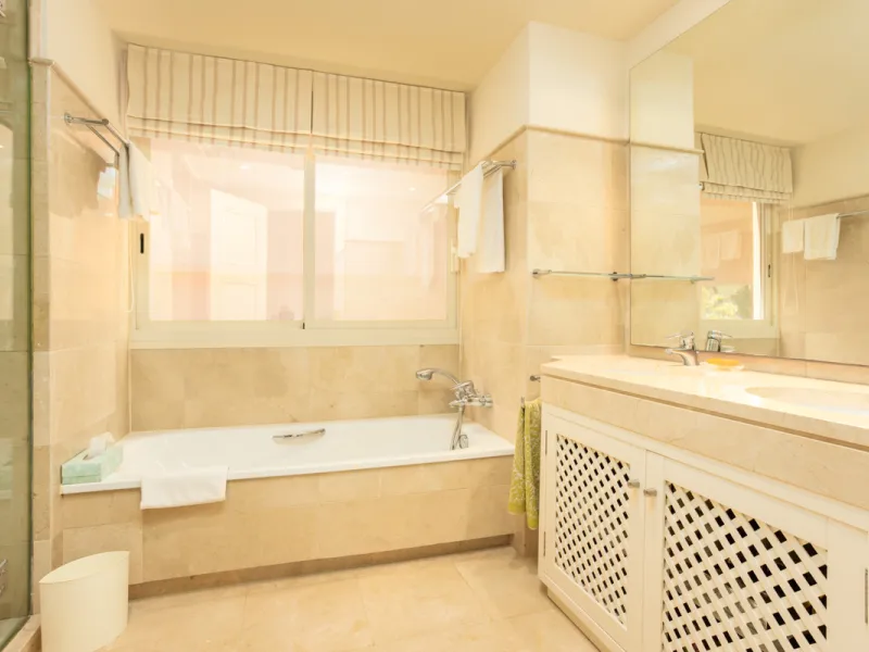 Luxury high quality apartment for sale in the area of Rio Real, in the Urb GOLF GARDENS.