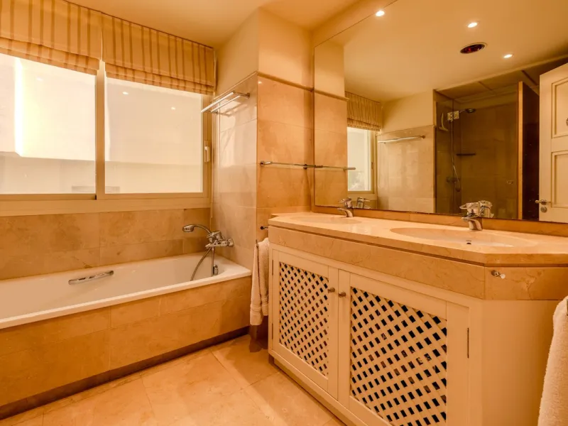 Luxury high quality apartment for sale in the area of Rio Real, in the Urb GOLF GARDENS.