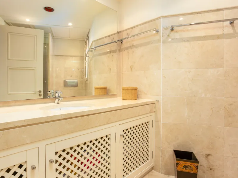 Luxury high quality apartment for sale in the area of Rio Real, in the Urb GOLF GARDENS.