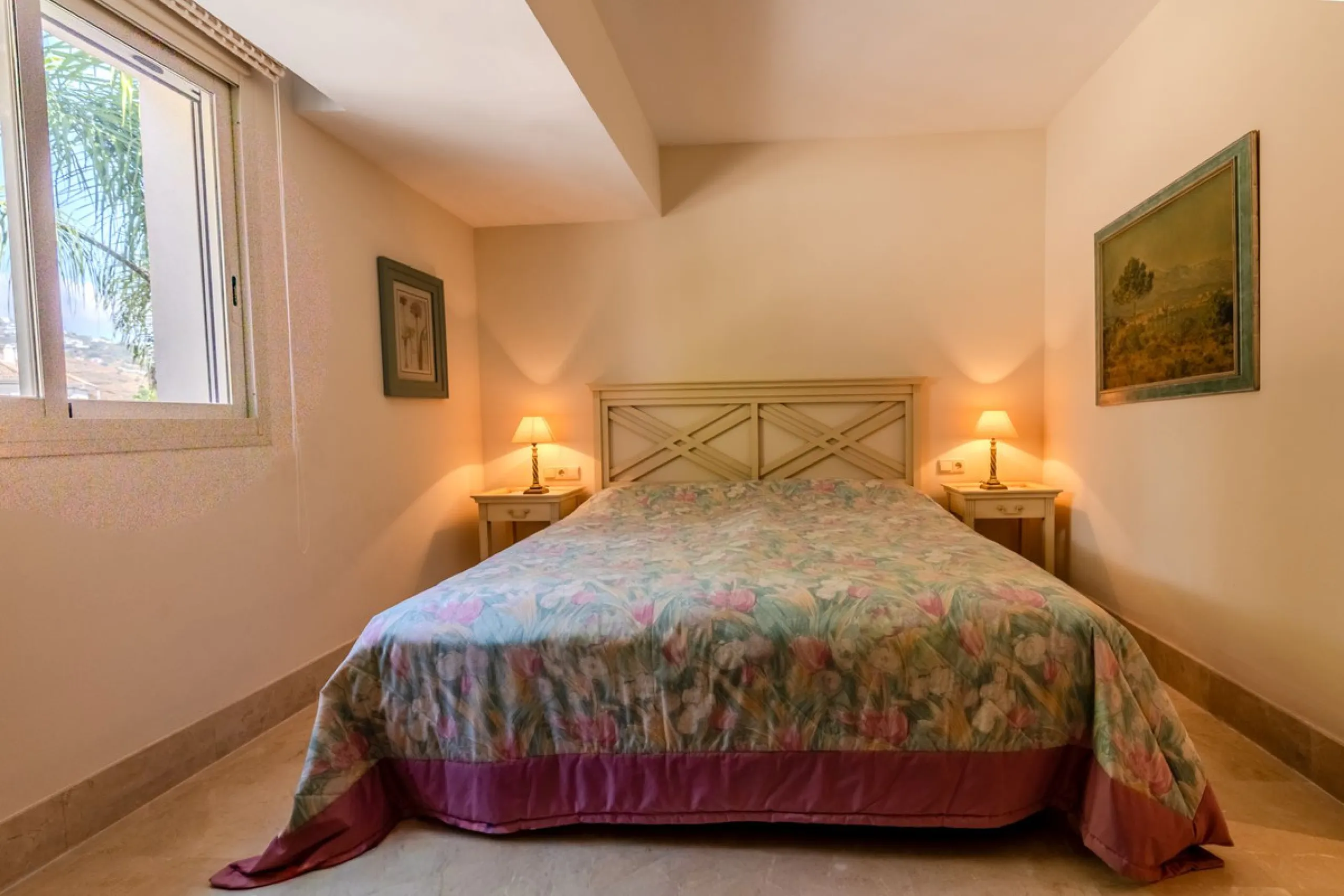 Luxury high quality apartment for sale in the area of Rio Real, in the Urb GOLF GARDENS.