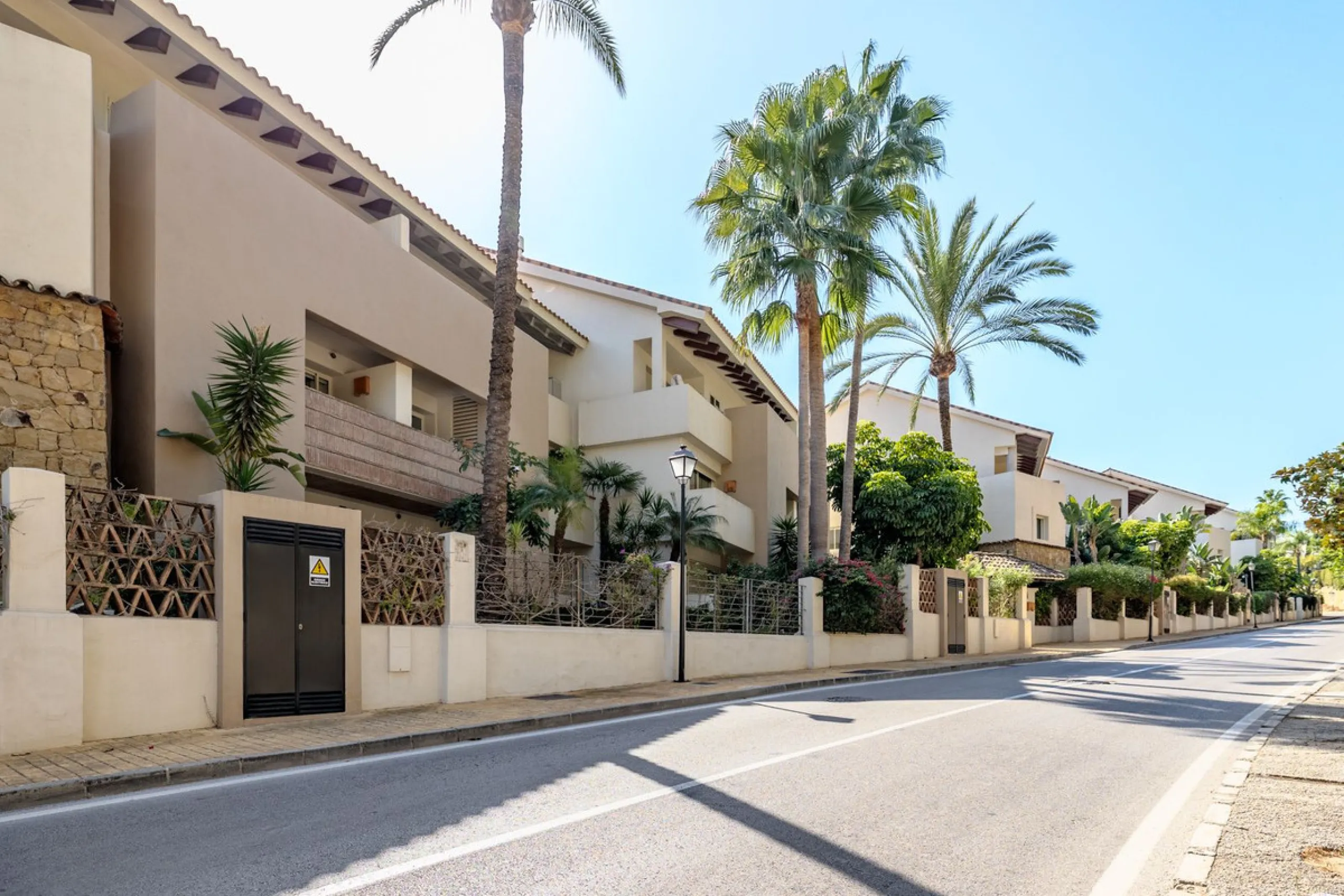 Luxury high quality apartment for sale in the area of Rio Real, in the Urb GOLF GARDENS.