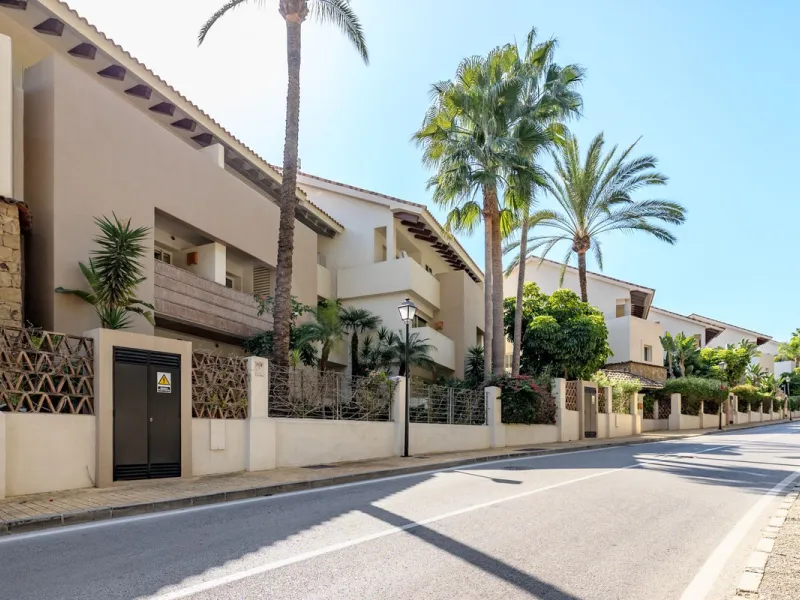 Luxury high quality apartment for sale in the area of Rio Real, in the Urb GOLF GARDENS.