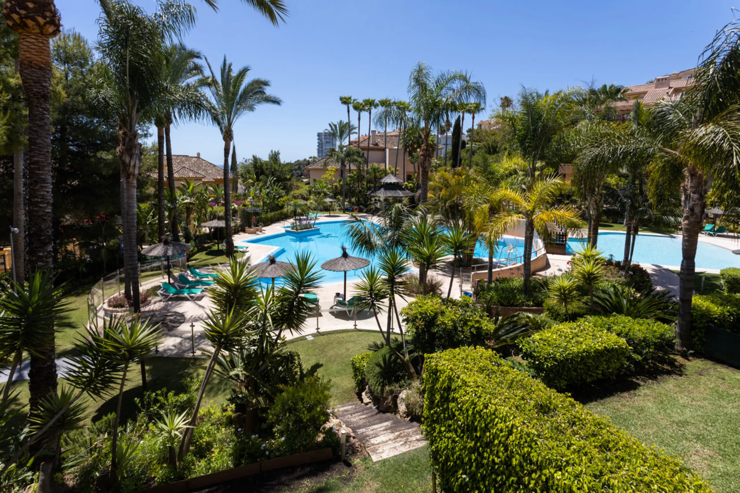 Luxury high quality apartment for sale in the area of Rio Real, in the Urb GOLF GARDENS.