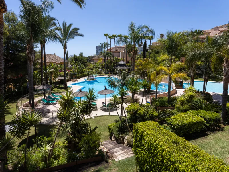 Luxury high quality apartment for sale in the area of Rio Real, in the Urb GOLF GARDENS.