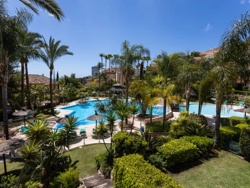 Luxury high quality apartment for sale in the area of Rio Real, in the Urb GOLF GARDENS.