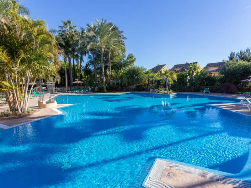 Luxury high quality apartment for sale in the area of Rio Real, in the Urb GOLF GARDENS.