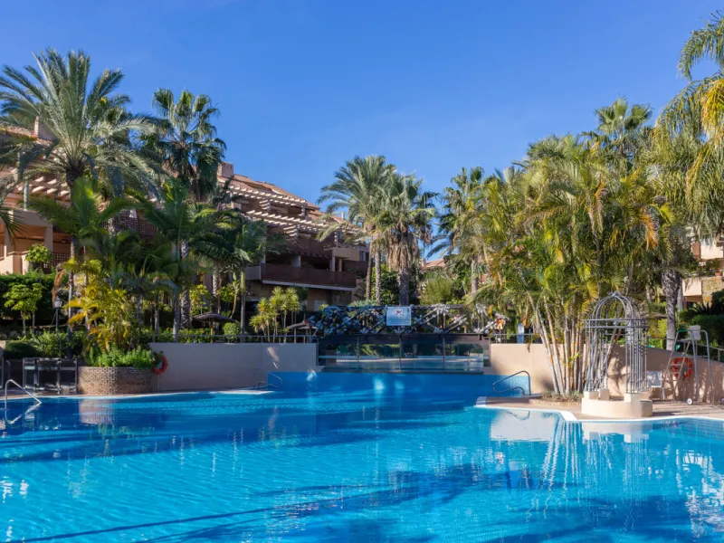 Luxury high quality apartment for sale in the area of Rio Real, in the Urb GOLF GARDENS.