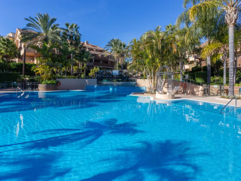 Luxury high quality apartment for sale in the area of Rio Real, in the Urb GOLF GARDENS.