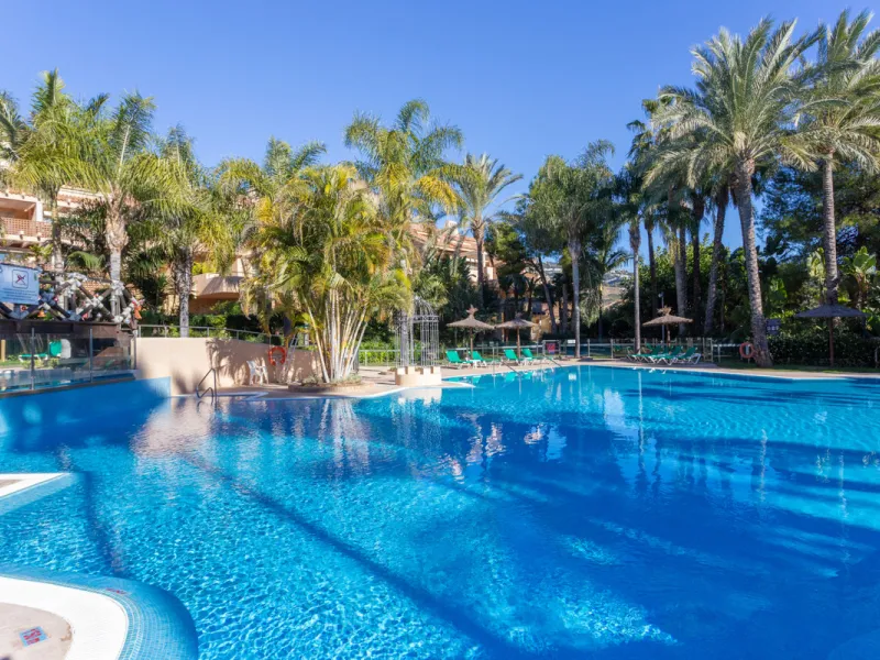 Luxury high quality apartment for sale in the area of Rio Real, in the Urb GOLF GARDENS.