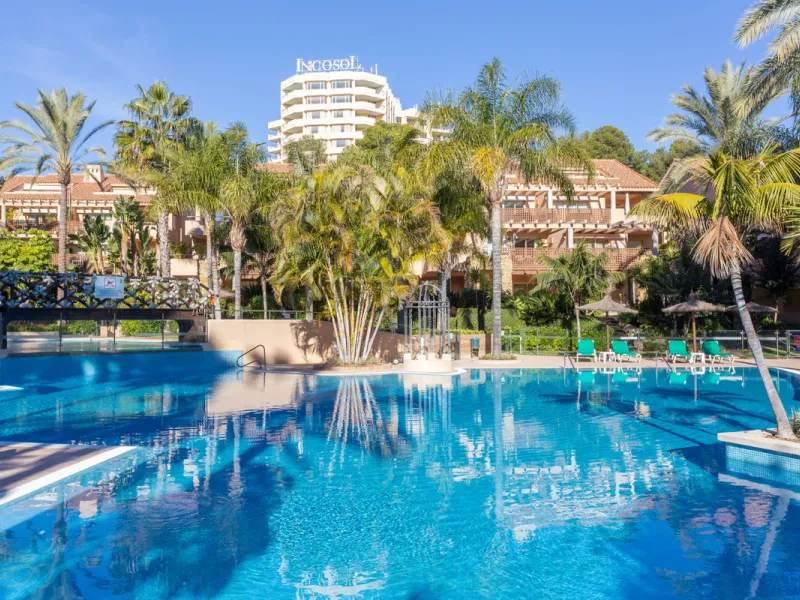 Luxury high quality apartment for sale in the area of Rio Real, in the Urb GOLF GARDENS.