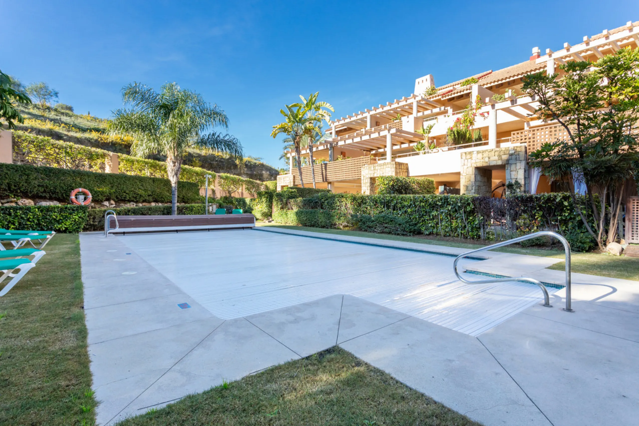 Luxury high quality apartment for sale in the area of Rio Real, in the Urb GOLF GARDENS.