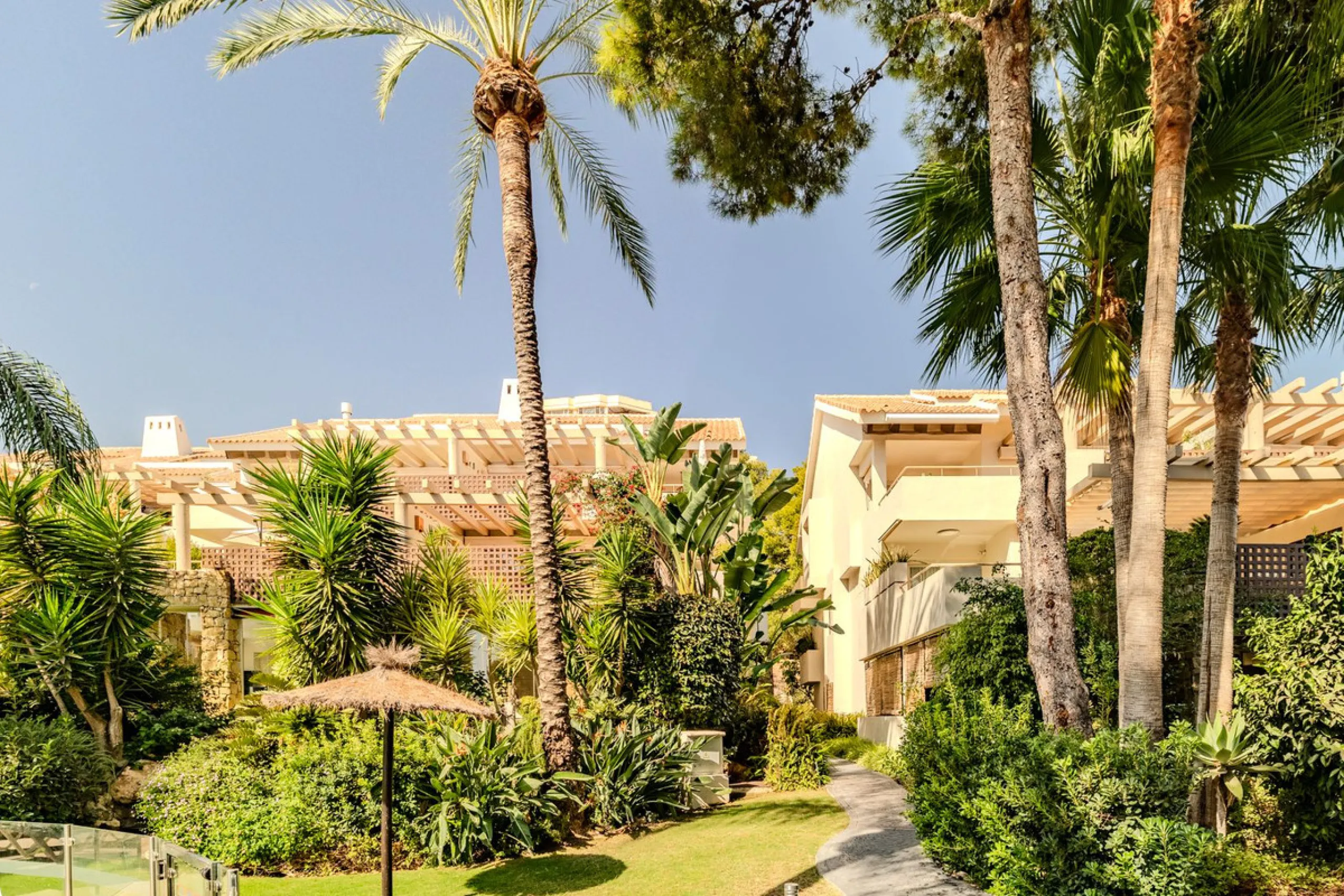 Luxury high quality apartment for sale in the area of Rio Real, in the Urb GOLF GARDENS.