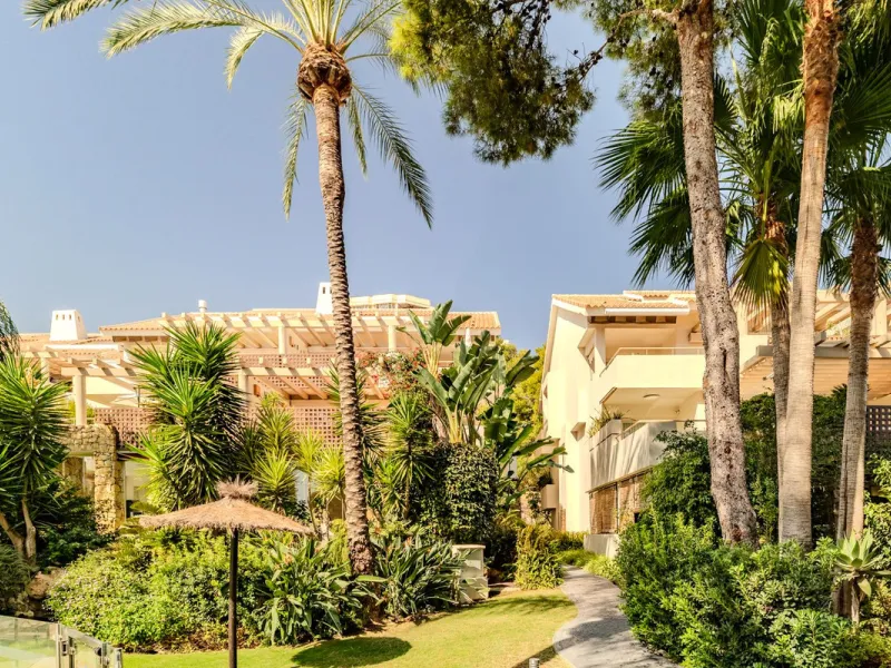 Luxury high quality apartment for sale in the area of Rio Real, in the Urb GOLF GARDENS.