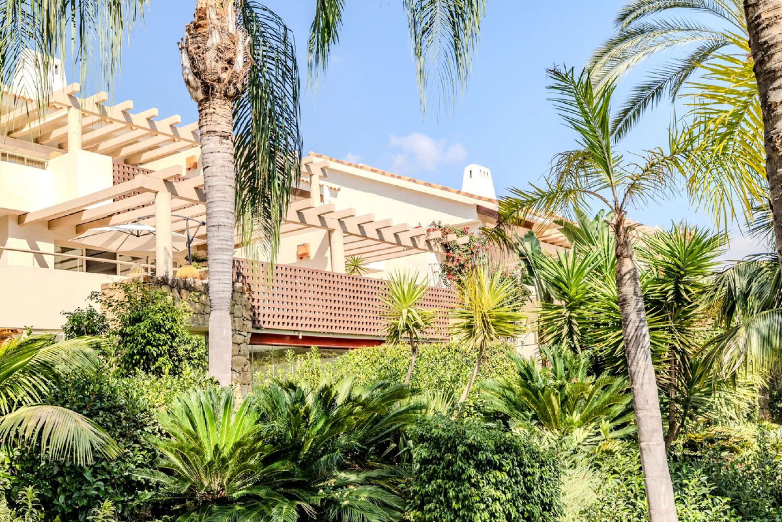 Luxury high quality apartment for sale in the area of Rio Real, in the Urb GOLF GARDENS.
