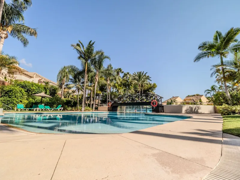 Luxury high quality apartment for sale in the area of Rio Real, in the Urb GOLF GARDENS.