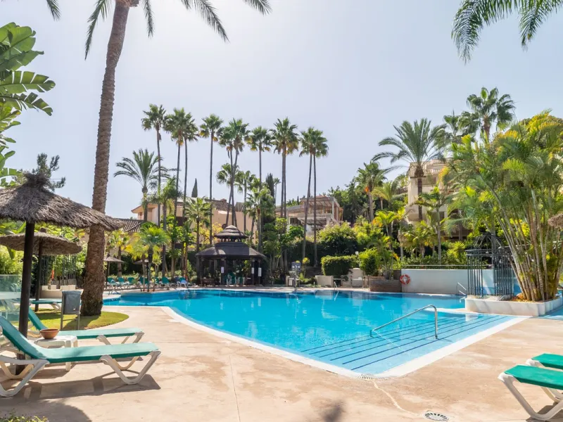 Luxury high quality apartment for sale in the area of Rio Real, in the Urb GOLF GARDENS.