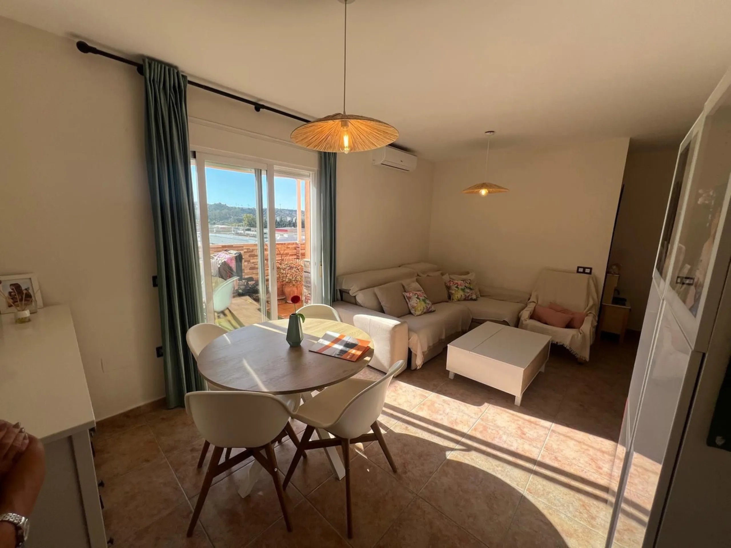 Apartment - Middle Floor Apartment в продаже в Mijas, Málaga. В доме 2 спален и 2 ванных комнат. Площадь дома 74 м²