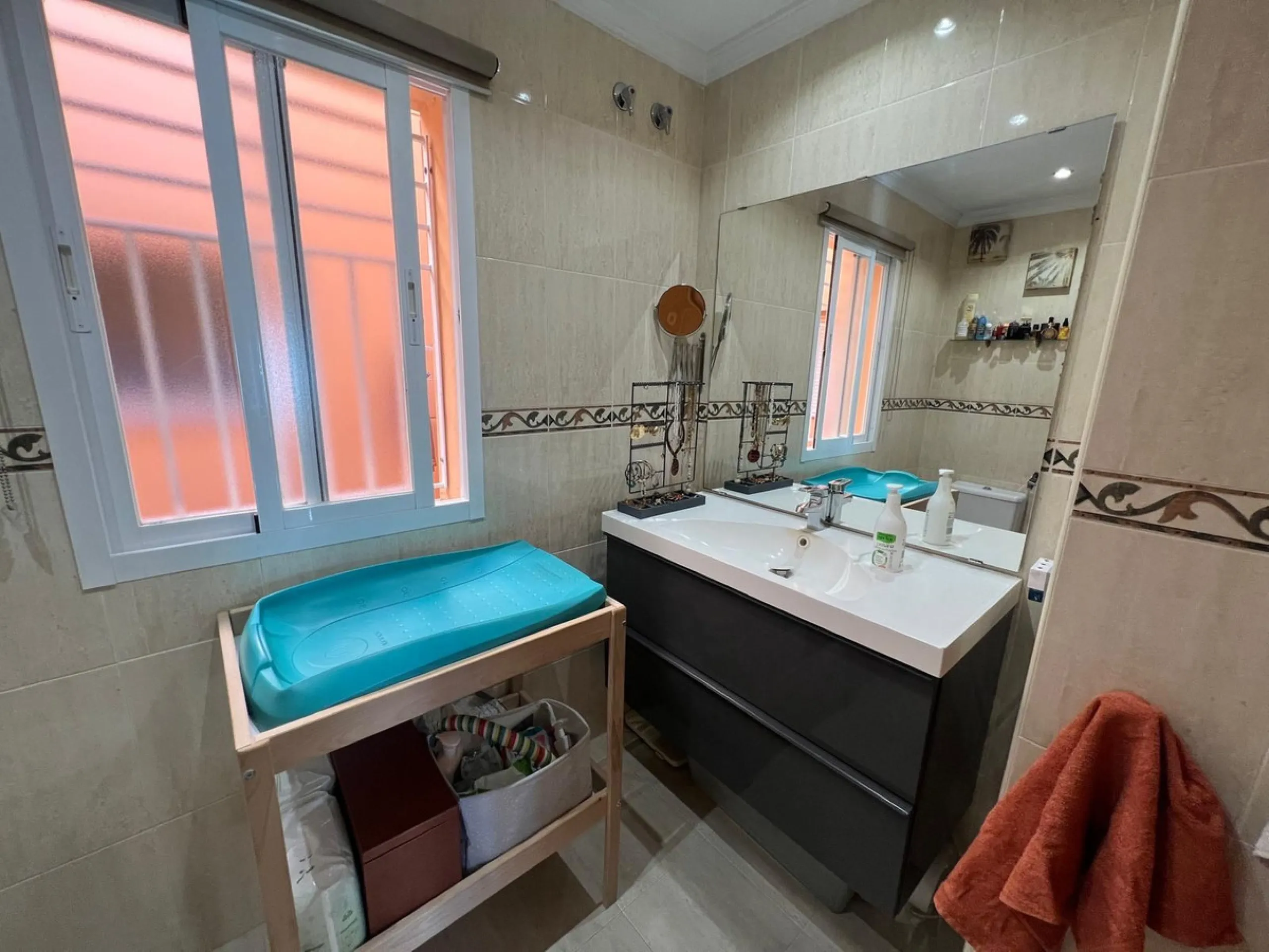 Apartment - Middle Floor Apartment в продаже в Mijas, Málaga. В доме 2 спален и 2 ванных комнат. Площадь дома 74 м²