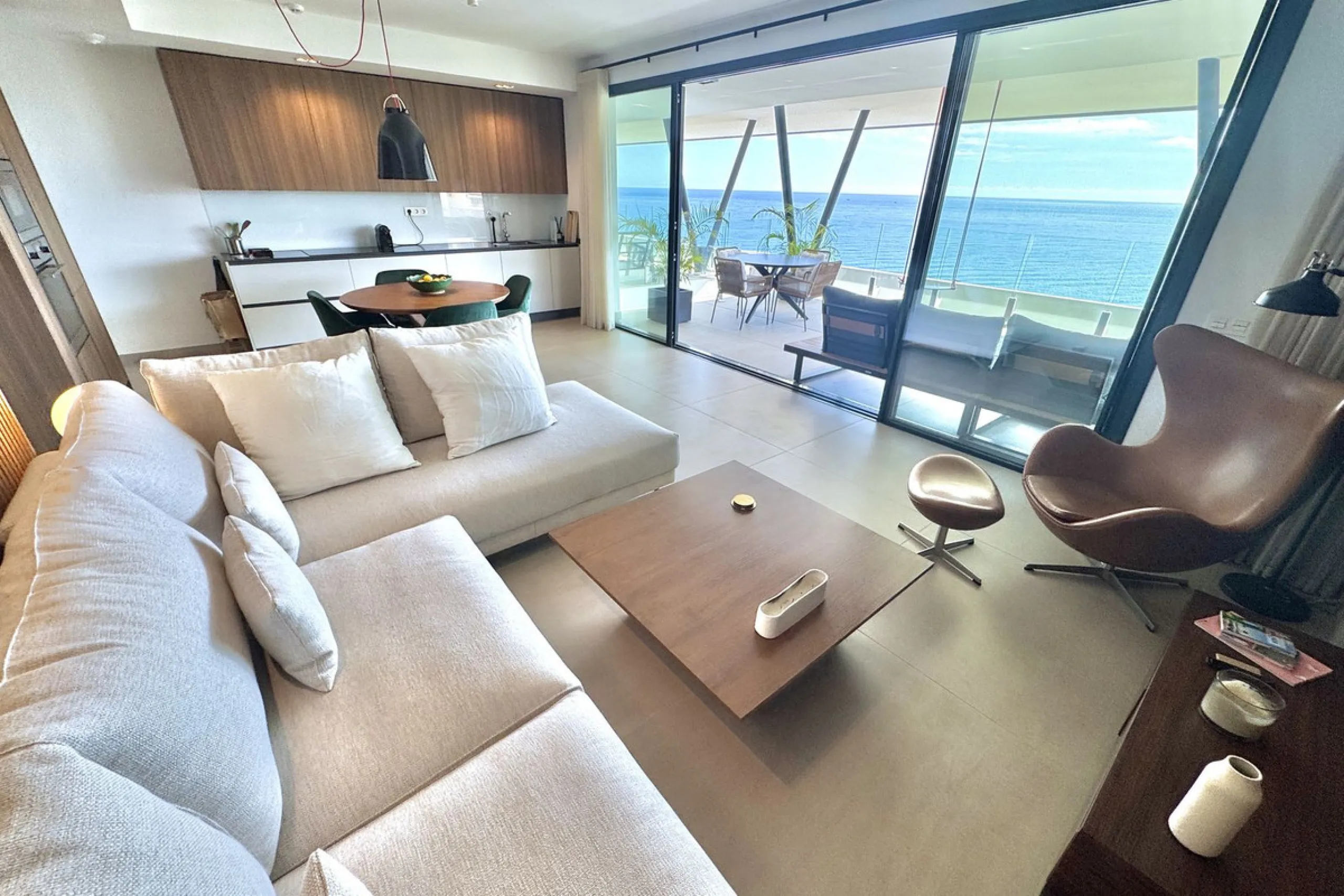 MASSIVELY REDUCED BY €260,000 for quick sale - Stunning 3 bed corner duplex Penthouse only 100m to beach, shops & restaurants, with breathtaking south west facing Mediterranean sea views. Exclusive El Higueron Resort with Hilton Hotel, Spa, Sports Club & 