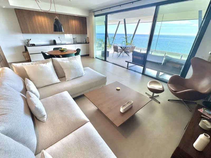 MASSIVELY REDUCED BY €260,000 for quick sale - Stunning 3 bed corner duplex Penthouse only 100m to beach, shops & restaurants, with breathtaking south west facing Mediterranean sea views. Exclusive El Higueron Resort with Hilton Hotel, Spa, Sports Club & 