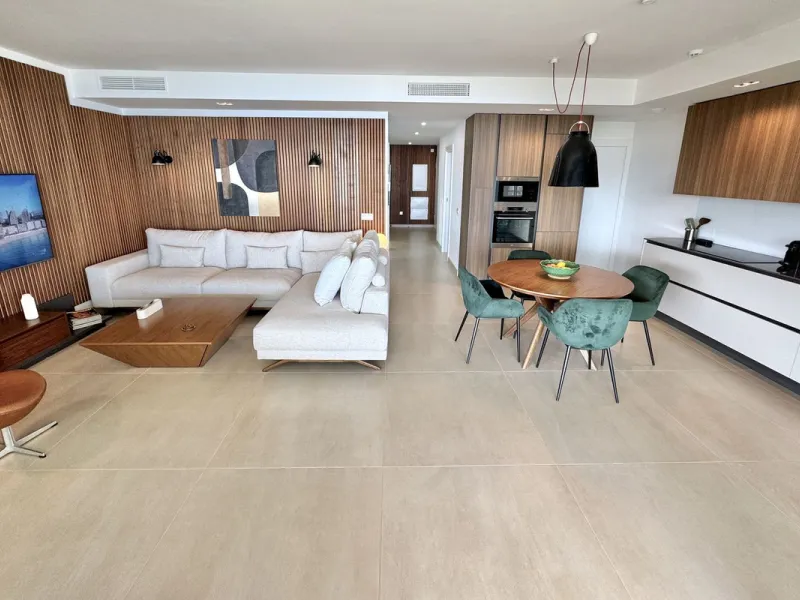 MASSIVELY REDUCED BY €260,000 for quick sale - Stunning 3 bed corner duplex Penthouse only 100m to beach, shops & restaurants, with breathtaking south west facing Mediterranean sea views. Exclusive El Higueron Resort with Hilton Hotel, Spa, Sports Club & 