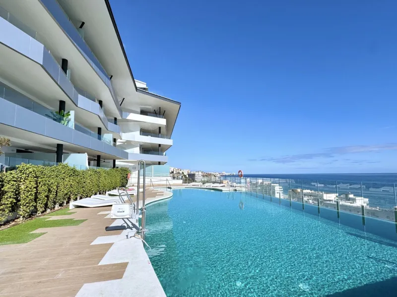 MASSIVELY REDUCED BY €260,000 for quick sale - Stunning 3 bed corner duplex Penthouse only 100m to beach, shops & restaurants, with breathtaking south west facing Mediterranean sea views. Exclusive El Higueron Resort with Hilton Hotel, Spa, Sports Club & 