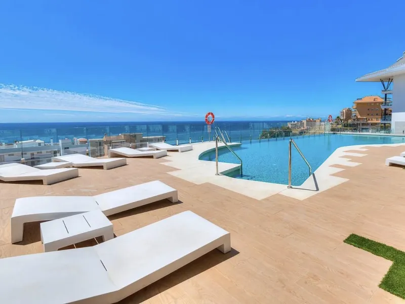 MASSIVELY REDUCED BY €260,000 for quick sale - Stunning 3 bed corner duplex Penthouse only 100m to beach, shops & restaurants, with breathtaking south west facing Mediterranean sea views. Exclusive El Higueron Resort with Hilton Hotel, Spa, Sports Club & 