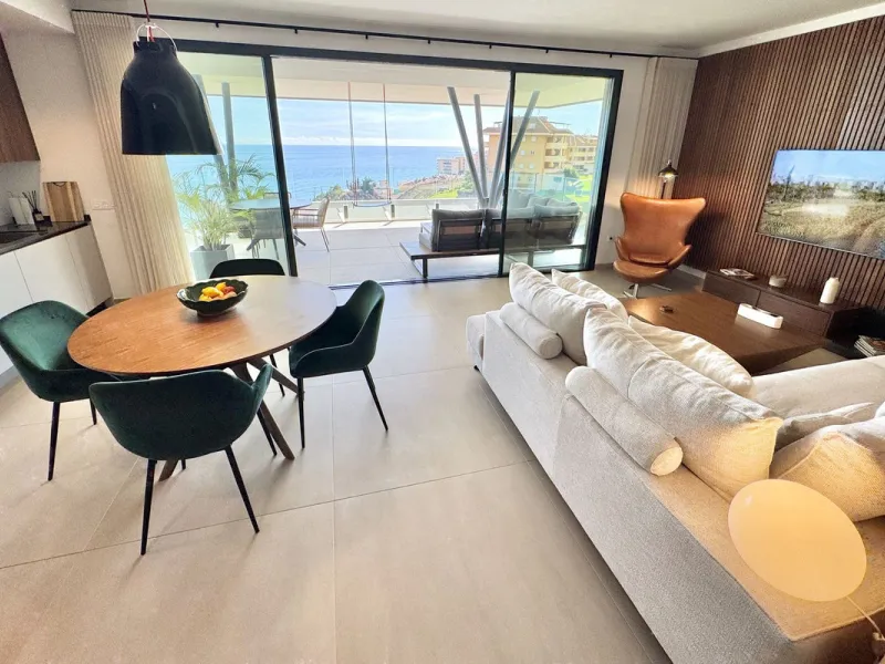 MASSIVELY REDUCED BY €260,000 for quick sale - Stunning 3 bed corner duplex Penthouse only 100m to beach, shops & restaurants, with breathtaking south west facing Mediterranean sea views. Exclusive El Higueron Resort with Hilton Hotel, Spa, Sports Club & 