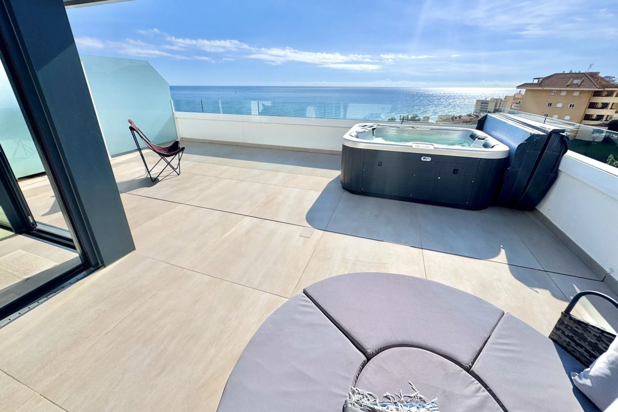 MASSIVELY REDUCED BY €260,000 for quick sale - Stunning 3 bed corner duplex Penthouse only 100m to beach, shops & restaurants, with breathtaking south west facing Mediterranean sea views. Exclusive El Higueron Resort with Hilton Hotel, Spa, Sports Club & 