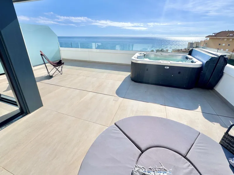 MASSIVELY REDUCED BY €260,000 for quick sale - Stunning 3 bed corner duplex Penthouse only 100m to beach, shops & restaurants, with breathtaking south west facing Mediterranean sea views. Exclusive El Higueron Resort with Hilton Hotel, Spa, Sports Club & 