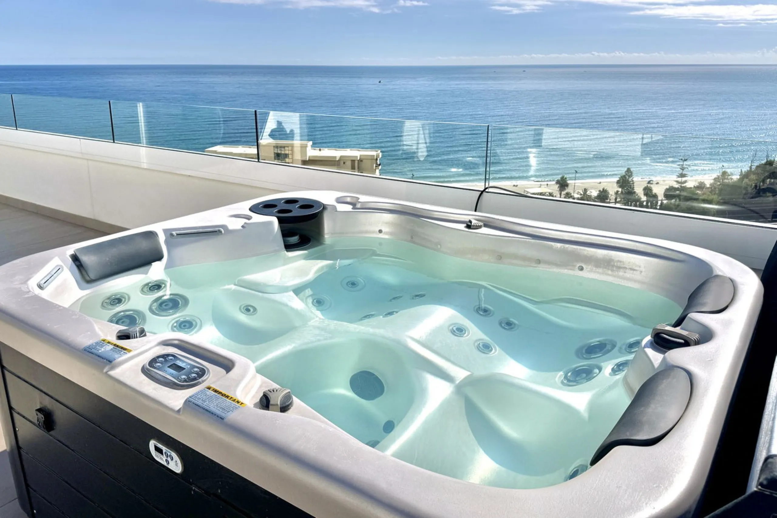 MASSIVELY REDUCED BY €260,000 for quick sale - Stunning 3 bed corner duplex Penthouse only 100m to beach, shops & restaurants, with breathtaking south west facing Mediterranean sea views. Exclusive El Higueron Resort with Hilton Hotel, Spa, Sports Club & 