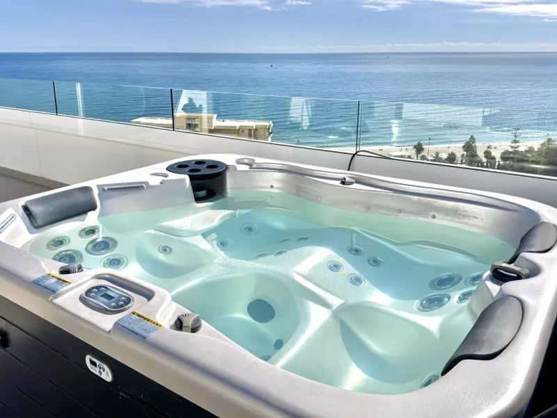 MASSIVELY REDUCED BY €260,000 for quick sale - Stunning 3 bed corner duplex Penthouse only 100m to beach, shops & restaurants, with breathtaking south west facing Mediterranean sea views. Exclusive El Higueron Resort with Hilton Hotel, Spa, Sports Club & 