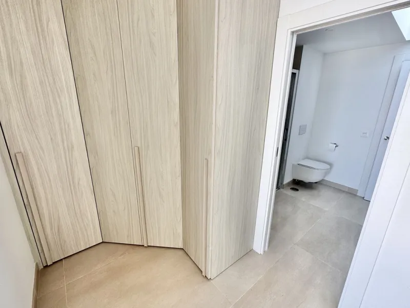 MASSIVELY REDUCED BY €260,000 for quick sale - Stunning 3 bed corner duplex Penthouse only 100m to beach, shops & restaurants, with breathtaking south west facing Mediterranean sea views. Exclusive El Higueron Resort with Hilton Hotel, Spa, Sports Club & 