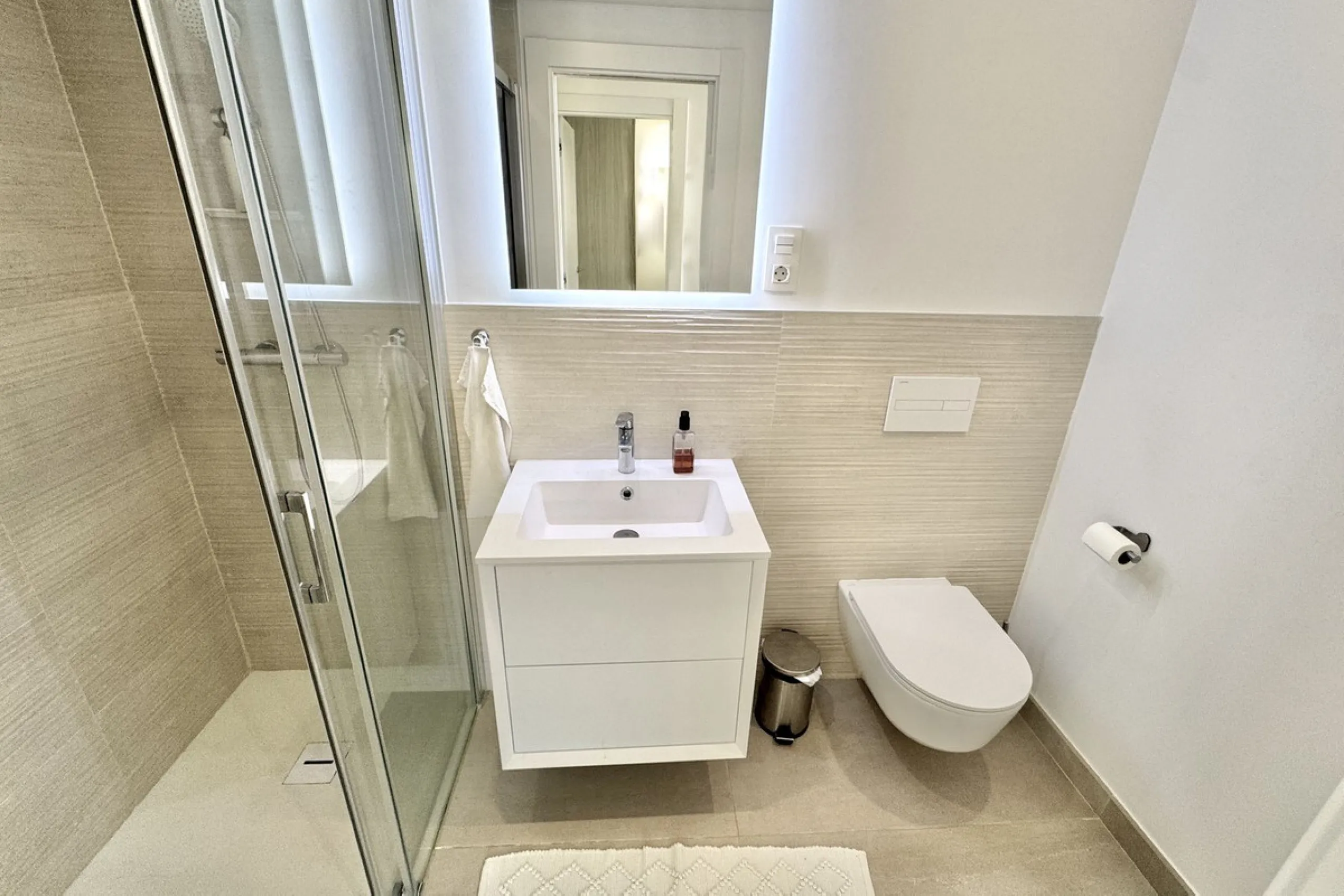 MASSIVELY REDUCED BY €260,000 for quick sale - Stunning 3 bed corner duplex Penthouse only 100m to beach, shops & restaurants, with breathtaking south west facing Mediterranean sea views. Exclusive El Higueron Resort with Hilton Hotel, Spa, Sports Club & 