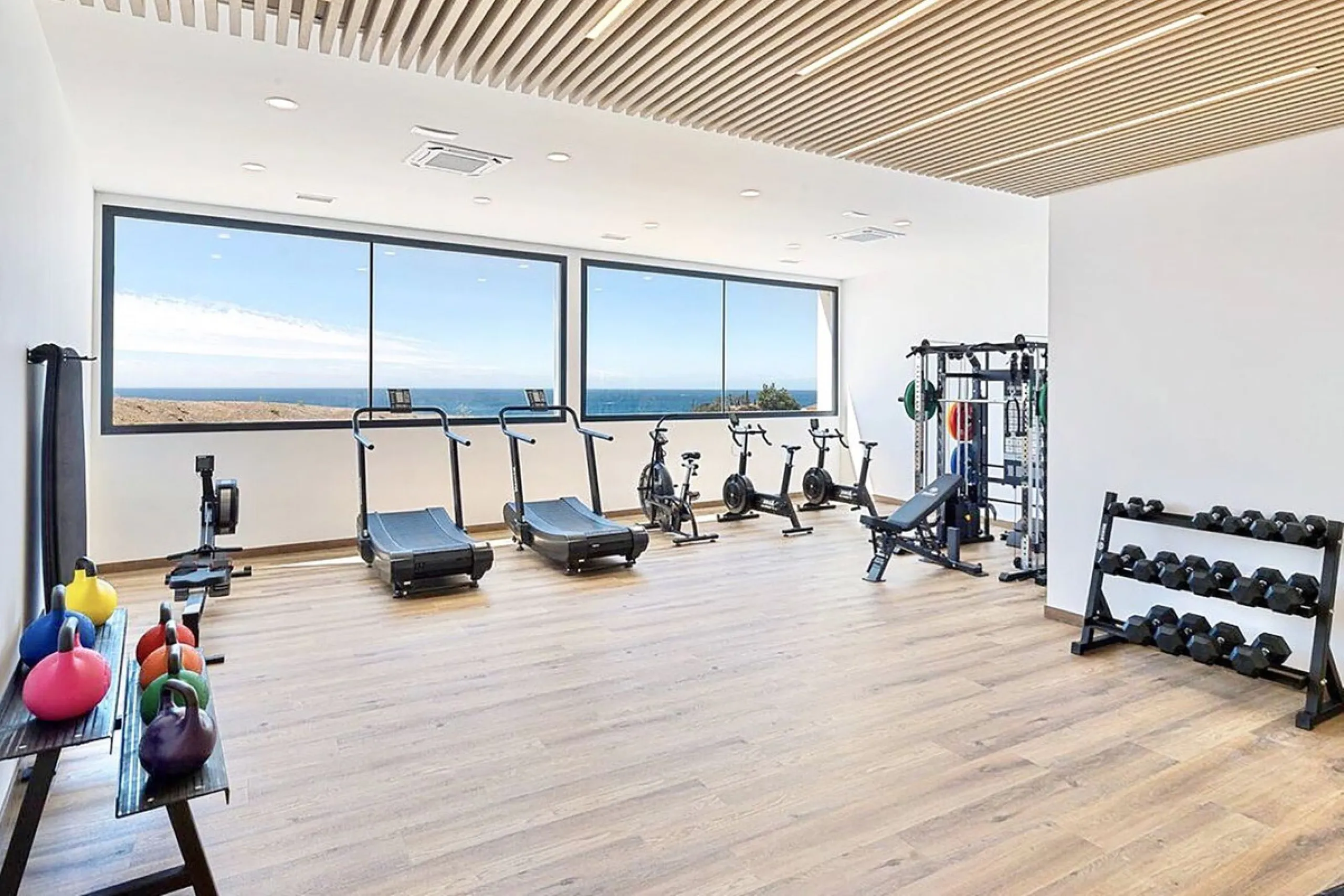MASSIVELY REDUCED BY €260,000 for quick sale - Stunning 3 bed corner duplex Penthouse only 100m to beach, shops & restaurants, with breathtaking south west facing Mediterranean sea views. Exclusive El Higueron Resort with Hilton Hotel, Spa, Sports Club & 
