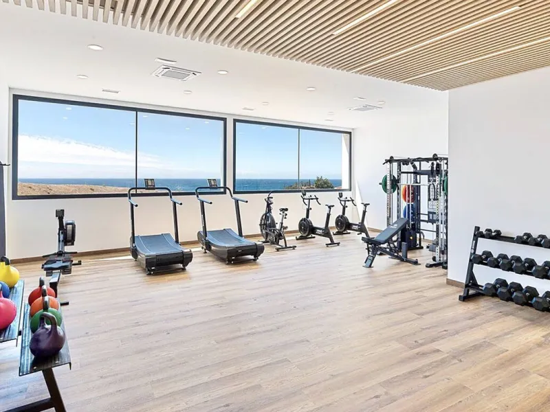 MASSIVELY REDUCED BY €260,000 for quick sale - Stunning 3 bed corner duplex Penthouse only 100m to beach, shops & restaurants, with breathtaking south west facing Mediterranean sea views. Exclusive El Higueron Resort with Hilton Hotel, Spa, Sports Club & 