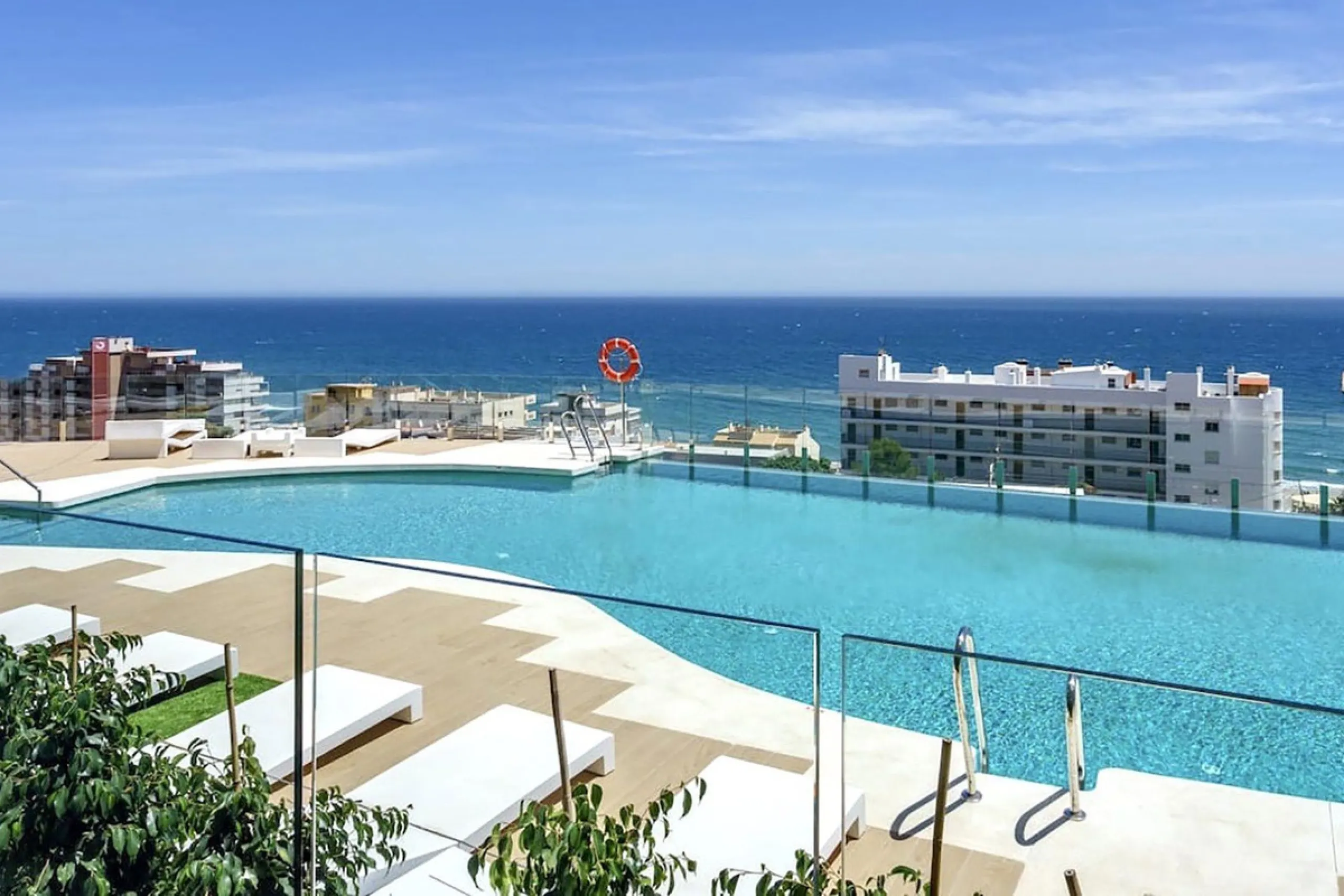 MASSIVELY REDUCED BY €260,000 for quick sale - Stunning 3 bed corner duplex Penthouse only 100m to beach, shops & restaurants, with breathtaking south west facing Mediterranean sea views. Exclusive El Higueron Resort with Hilton Hotel, Spa, Sports Club & 
