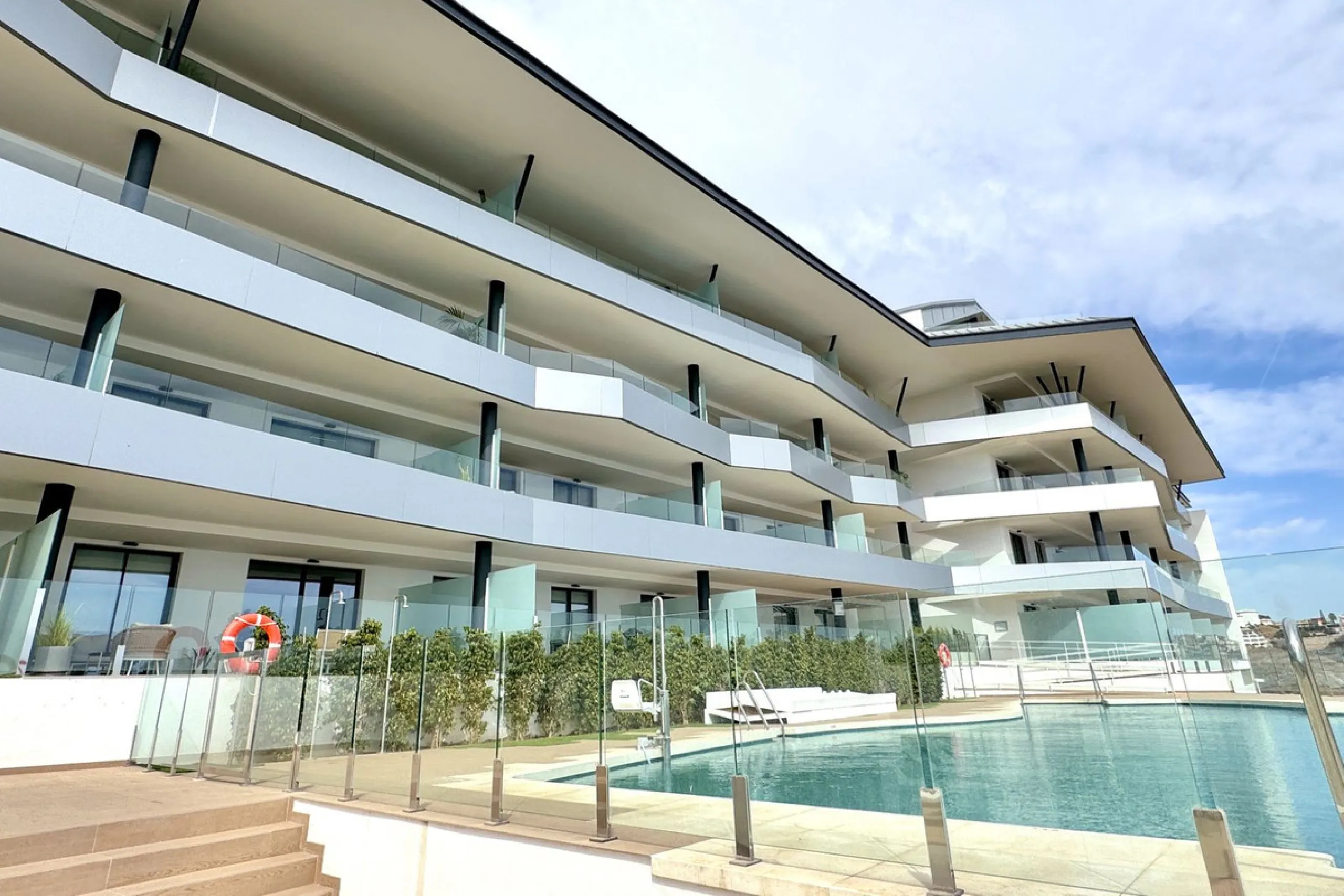 MASSIVELY REDUCED BY €260,000 for quick sale - Stunning 3 bed corner duplex Penthouse only 100m to beach, shops & restaurants, with breathtaking south west facing Mediterranean sea views. Exclusive El Higueron Resort with Hilton Hotel, Spa, Sports Club & 