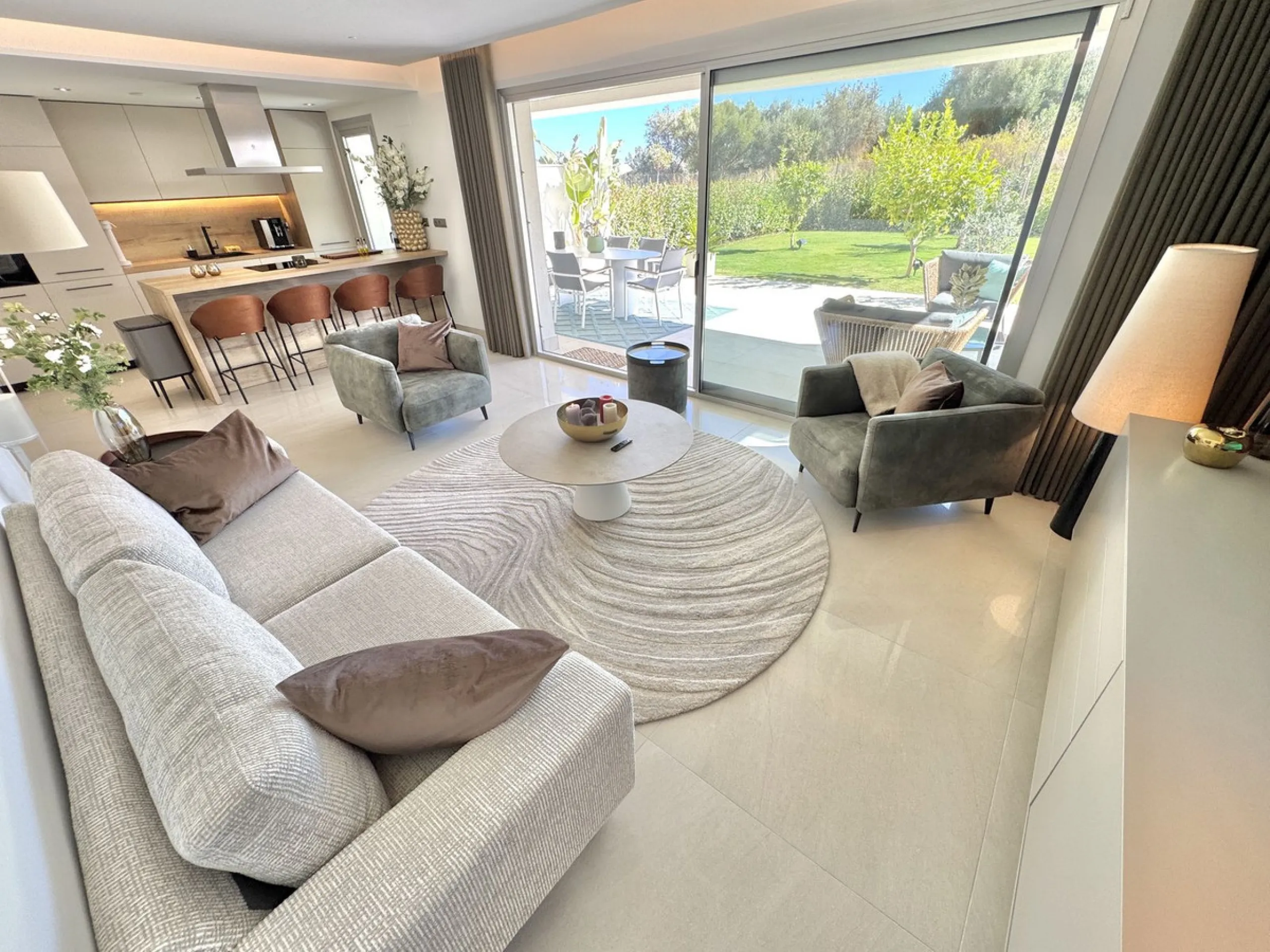 Spectacular (2024 Built) 3 bed luxury garden apartment set in La Cala Golf Resorts's latest new development. Only 7 mins walk to clubhouse / Spa & 10 mins drive to beach.